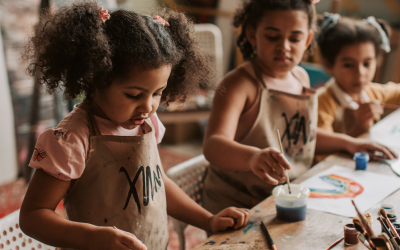 Girls painting with aprons - unexpected moments